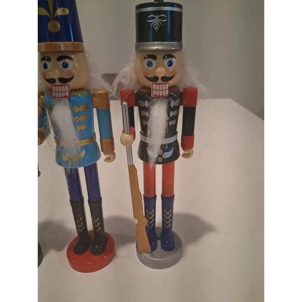 Christmas House Plastic Nutcracker Soldiers 9
